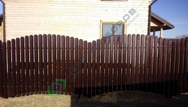 Забор из металлического штакетника в Тульской области