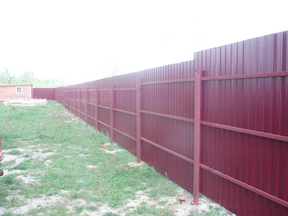 Забор из цветного профнастила с полимерным покрытием