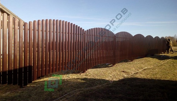 Забор из металлического штакетника в Тульской области
