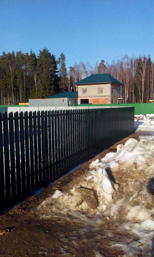 Откатные ворота и забор из евроштакетника в д.Новинки Бегичево