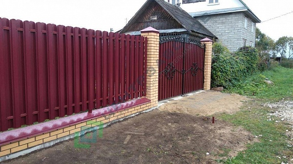 Забор из металлического штакетника Московская область, г. Красногорск