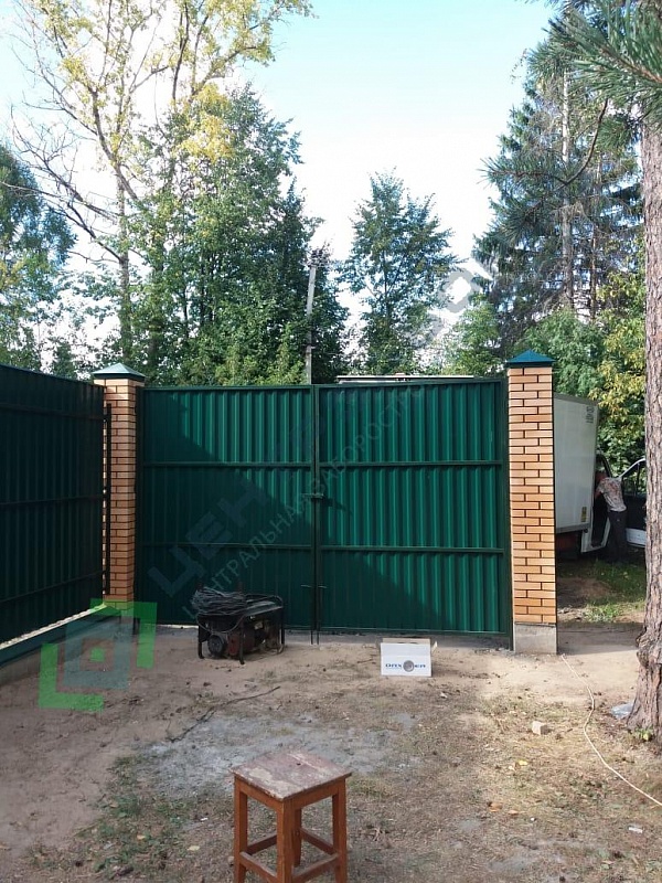 Забор из профнастила с кирпичными столбами г. Пушкино
