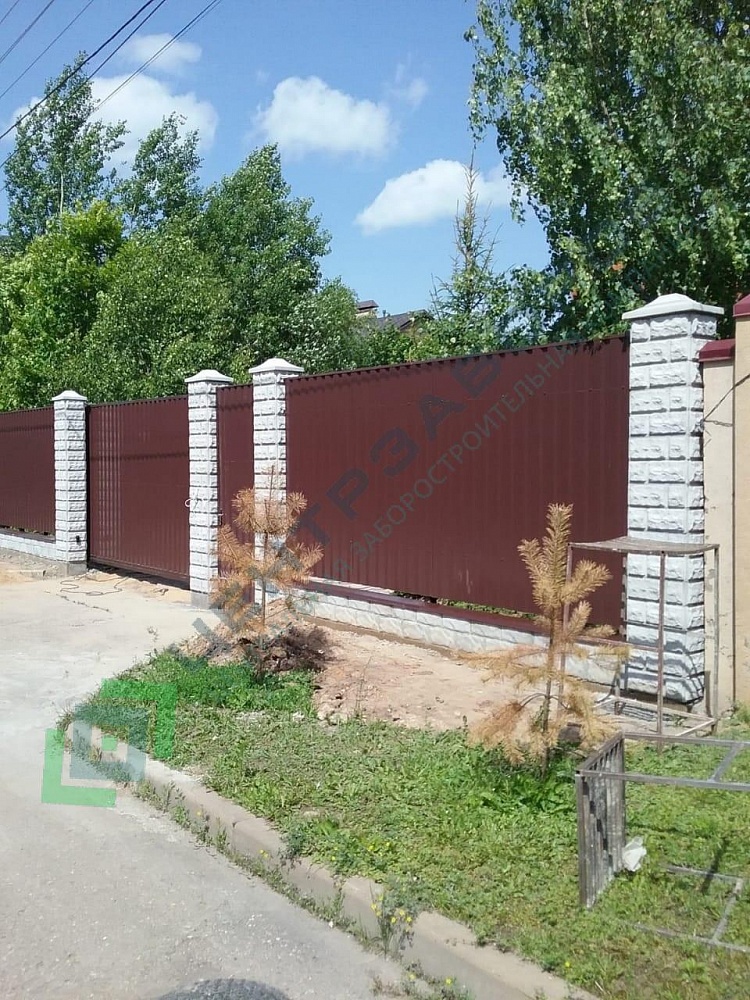 Забор из профнастила на ленточном фундаменте в деревне Дементьево